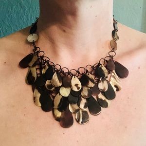 URBAN OUTFITTERS • Beaded Shell Necklace